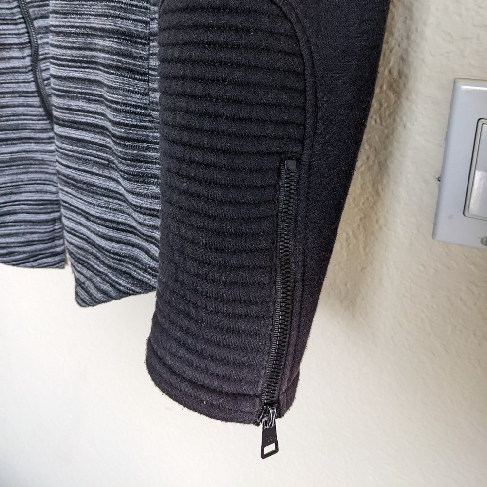 Men Gray-Black Stand-up Collar Sweater / Curvy design - Picture 4 of 9